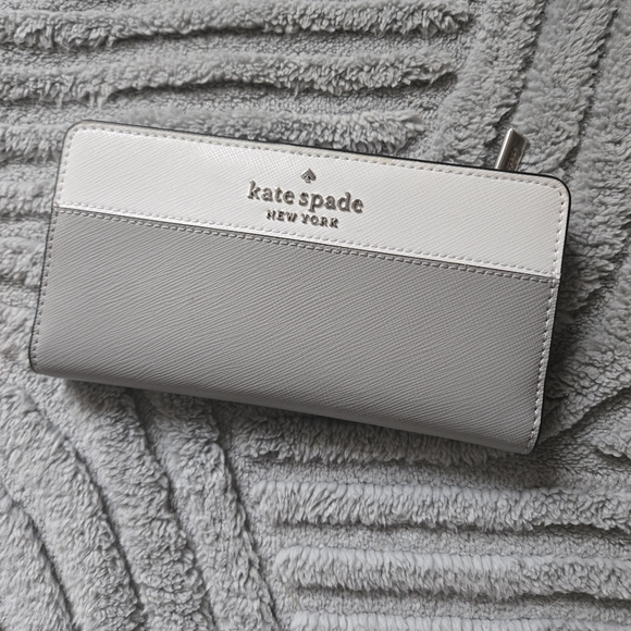 kate spade Handbags - Kate Spade White and Light Gray Saffiano Zip Wallet with Silver Hardware
